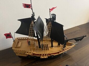 Pirátská loď playmobil