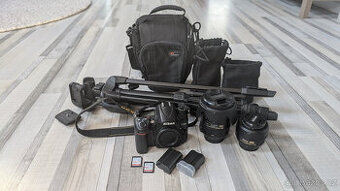 Nikon D7000 + 18-200mm 3.5-5.6 + 35mm 1.8 + příslušenství