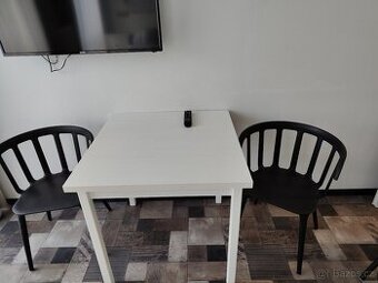 Černá křesílka / jídelní židle plast