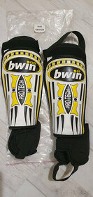 Nové fotbal. chrániče PRO TECH Bwin.DE velikost Senior