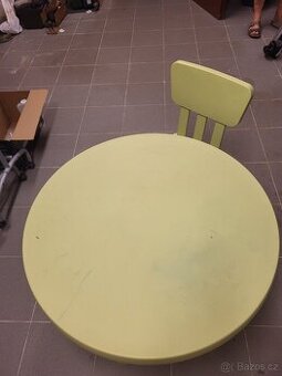 Dětský zelený stůl IKEA, 85cm, a 2 židle - 1
