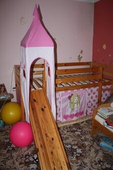 Patrová postel s domečkem a klouzačkou
