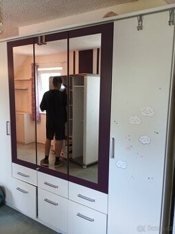Šatni skříň ze šupliky