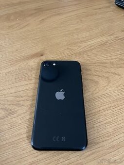 Apple iPhone SE 2020 černý 64GB - 1