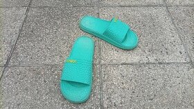 Gumové pantofle, croks