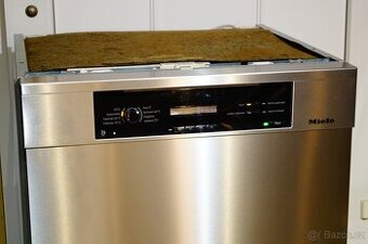 Myčka Miele celonerezová G6700 SCU, tři koše