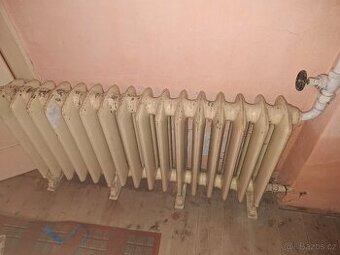 Retro starozitne litinove radiatory s nozkama