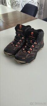 Boty Merrell