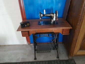 Prodám starožitný šicí stroj Titan