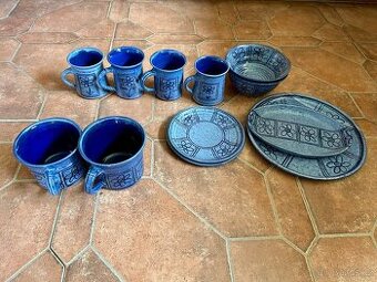 Sada modrého kamenického nádobí