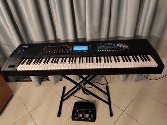Prodám Roland Fantom 8