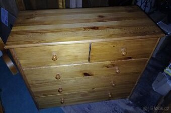 Celo masivní 5 šupliková komoda