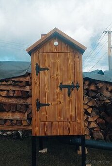 Dřevěné udírna