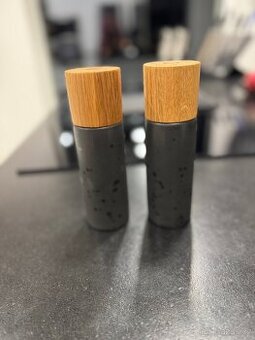 Sada mlýnků na pepř a sůl Black