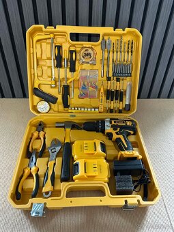 Aku vrtačka s příslušenstvím 21V – kompletní sada v kufru