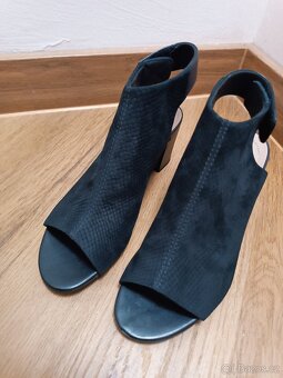 Dámské sandály na podpatku Clarks (vel. 38)