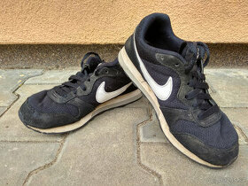 Chlapecké boty NIKE MD RUNNER 2 vel. 36 - černé