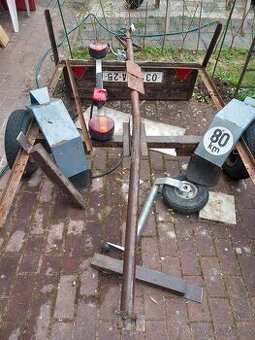 Komponenty na přívěsný vozík