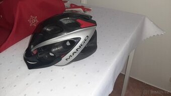 Červená  helma dětská