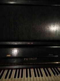 Historické pianino Petrof