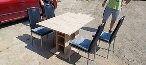 Jídelní stůl a 4 židle -