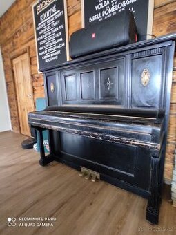 Starožitné piano Petrof