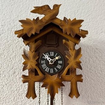 Dřevěné hodiny kukačky plně funkční bijí i kukají
