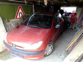 Peugeot 206 s papíry