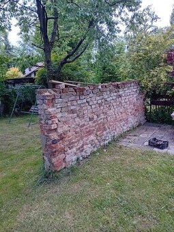 Klasické cihly ze staré zdi