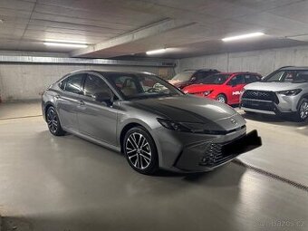 Toyota Camry Hybrid 2025
