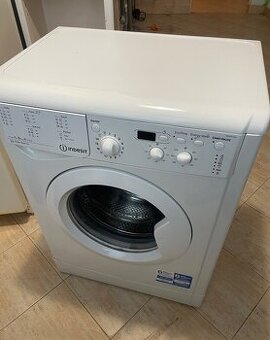 Pračka Indesit SLIM (hloubka jen 42cm)