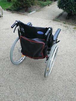 Invalidní vozík. - 1