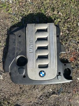 BMW E65 730D kryt motoru