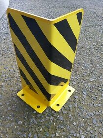 Nájezdová ochrana "L" z oceli 400x180 mm tl. 6 mm