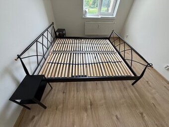Postel + rošt + stolky (pouze osobní odběr)