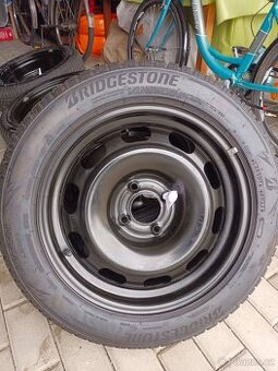 4x plechové disky 4x108 + nové zimní pneu 195/55 r16