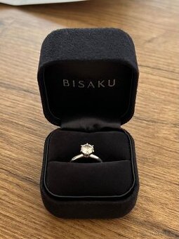 Zásnubní prsten BISAKU Gloria 0,89 ct, vel. 52. PC 65 500 Kč