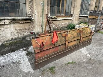 Sněhová radlice za traktor