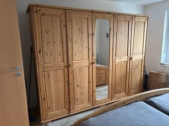 Masivní ložnice, 2 x šatní skříň,(3508)