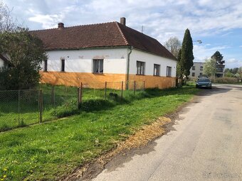 Rodinný dům k rekonstrukci - 1