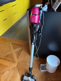 vysavač aku tyčový Rowenta x-pert essential 260