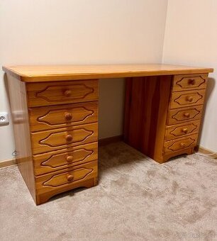 PSACÍ STŮL Z BOROVICE