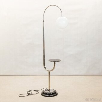 STOJACÍ LAMPA-FUNKCIOALISMUS