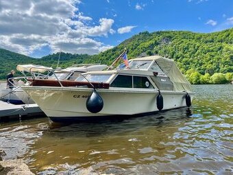 Motorova kajutova lod Windy24 - pěkný stav