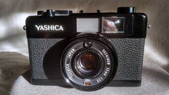 Yashica 35-ME 38 mm f/2,8  kompaktní 35mm fotoaparát
