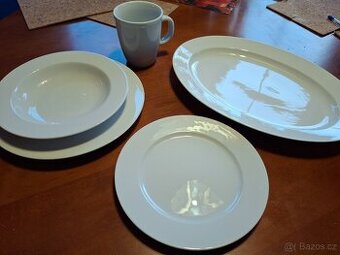 Větší množství porcelánu