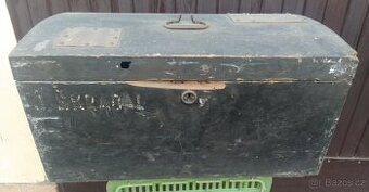 Starý vojenský kufr,truhla