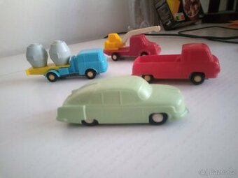 Hračky mini autíčka IGRA na setrvačník nález