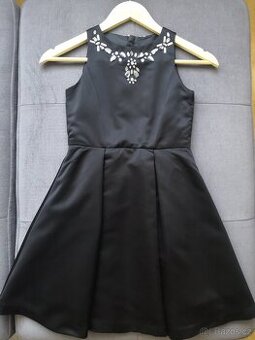 Černé šaty s kamínky