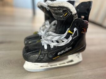 Bauer Supreme M5 PRO JR vel. 3 EE